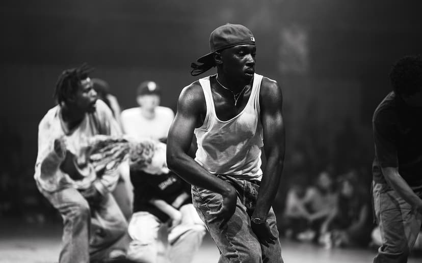 « Ground Extended STUCK/ Bounce » de Mounia Nassangar/ Sons of Wind — Teatro · Paris