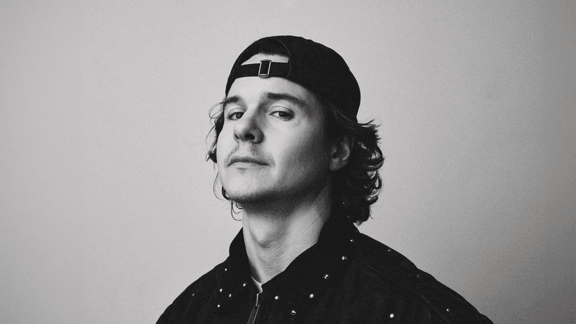 LUKAS GRAHAM — Música · København S