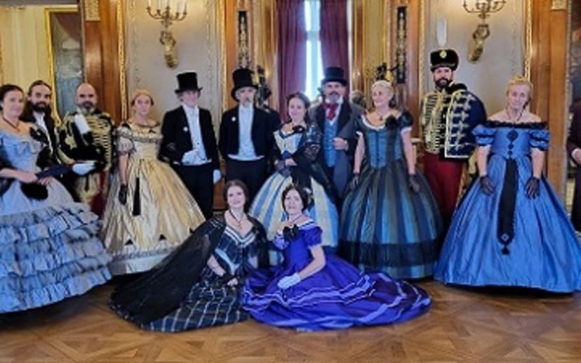 Agenda des bals costumés jusqu'a Noel 2026 — Theater · Paris